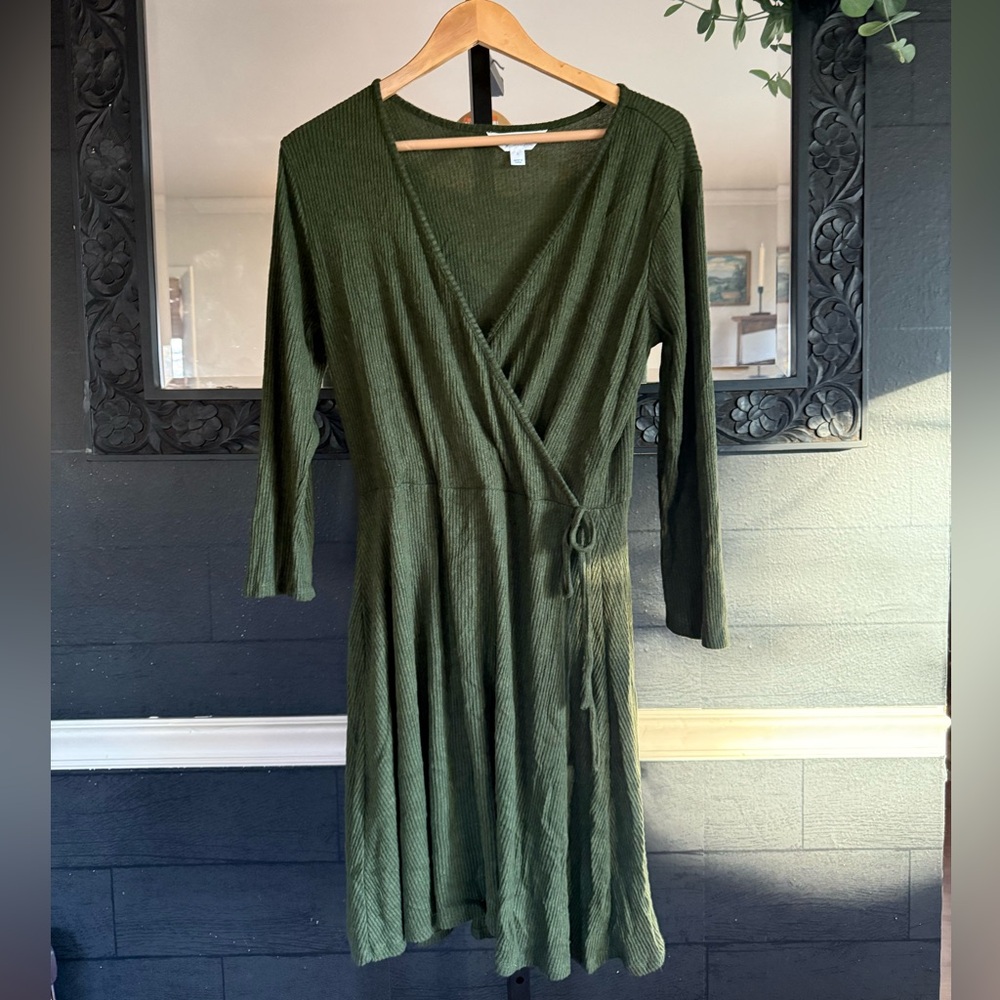 Market and spruce wrap, dress olive green size large
